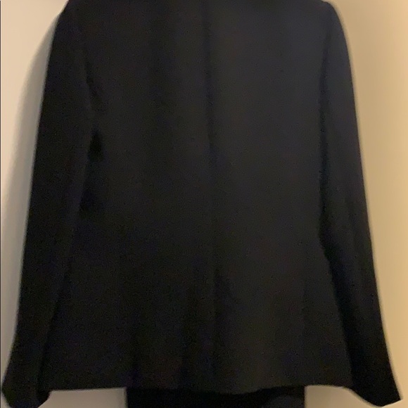 An Elegant Preston & York Suit - never worn - Picture 4 of 6